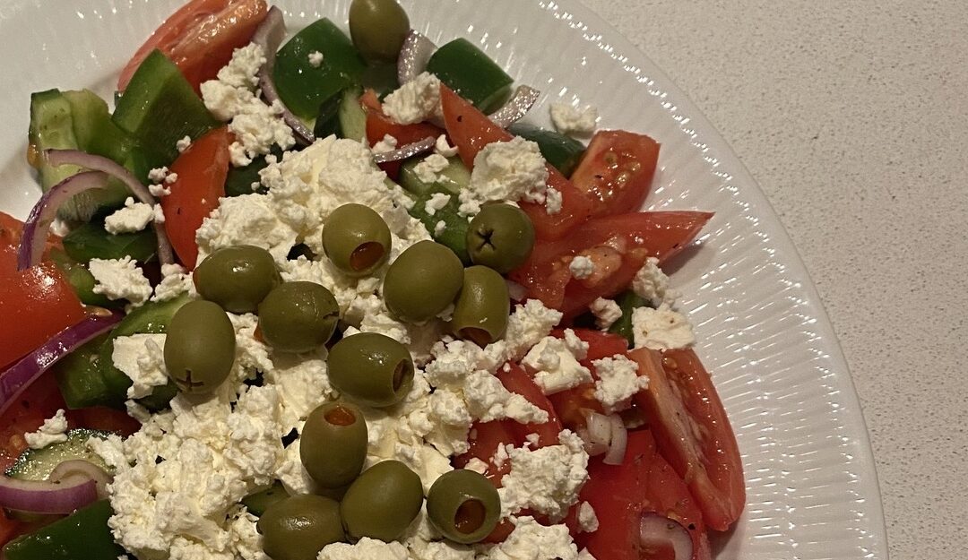 Græsk salat med dressing
